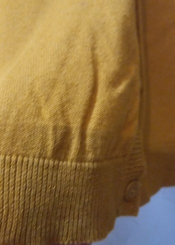 Sarı Düğmeli V Yaka Kadın Hırka - Görsel 4