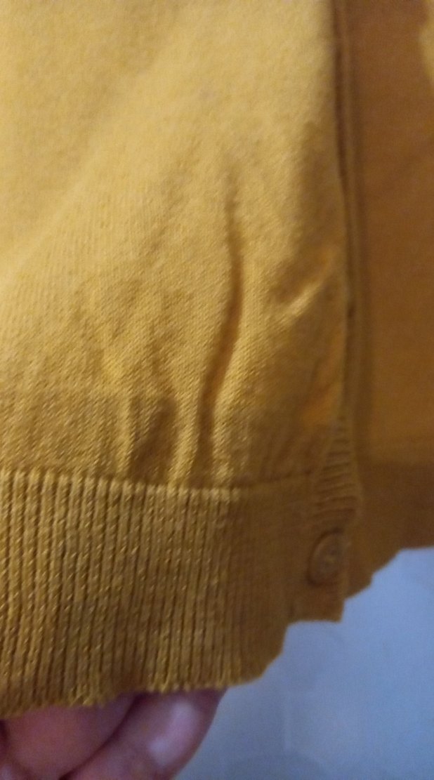 Sarı Düğmeli V Yaka Kadın Hırka - Görsel 4