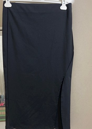 Siyah Yırtmaçlı Uzun Kadın Etek - Görsel 2