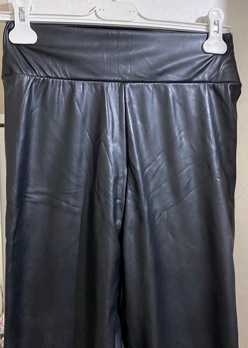 Siyah Parlak Deri Kadın Tayt - Görsel 2