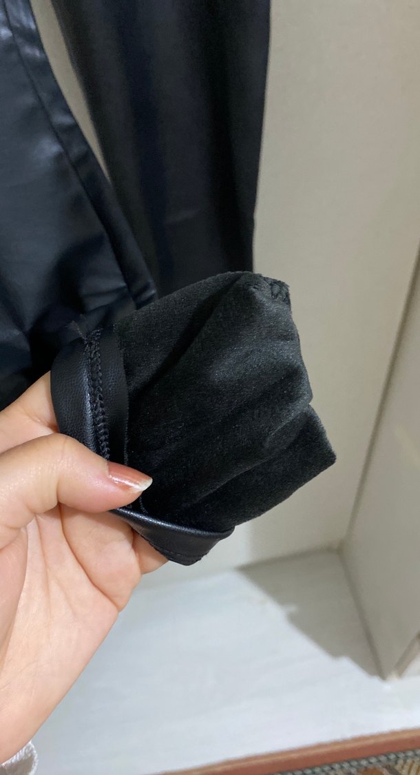 Siyah Parlak Deri Kadın Tayt - Görsel 3