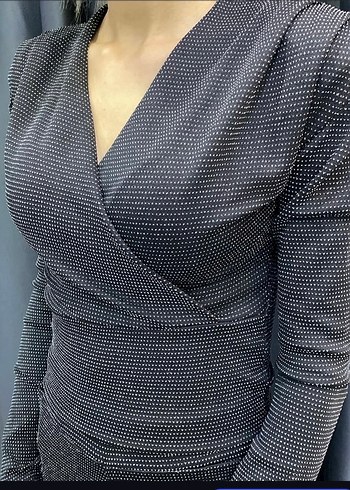 V Yaka Puantiyeli Gri Kadın Bluz - Görsel 2