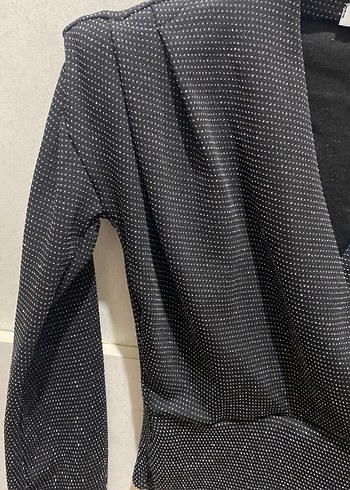 V Yaka Siyah Düğmeli Kadın Bluz - Görsel 5