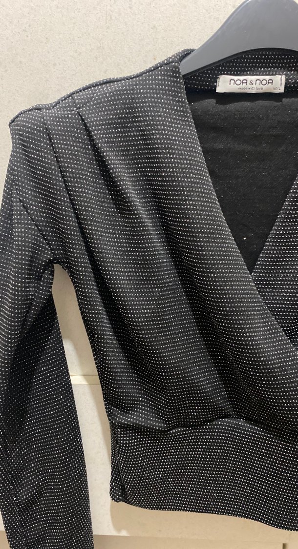 V Yaka Siyah Düğmeli Kadın Bluz - Görsel 2