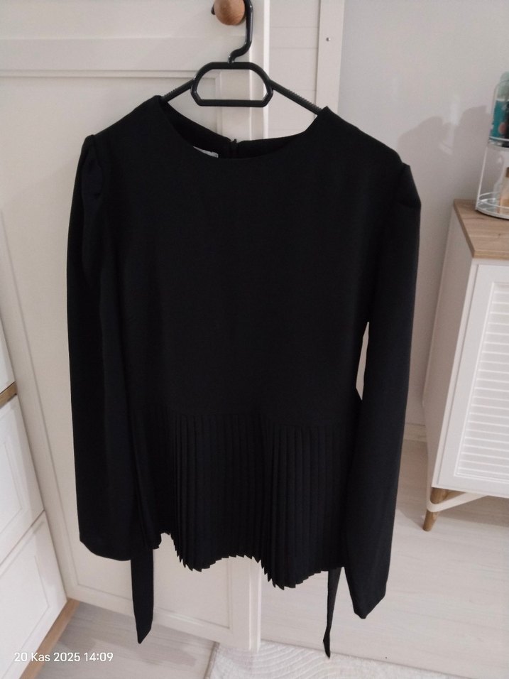 Siyah Piliseli Uzun Kollu Uzun Elbise - Görsel 3