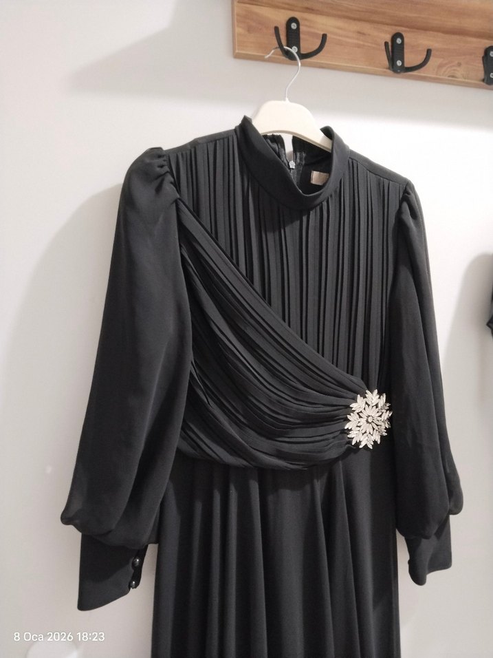 tesettür giyim uzun abiye taşlı tül elbise - Görsel 3