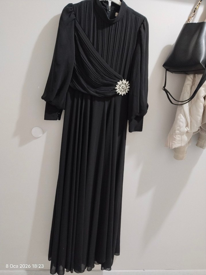 tesettür giyim uzun abiye taşlı tül elbise - Görsel 2