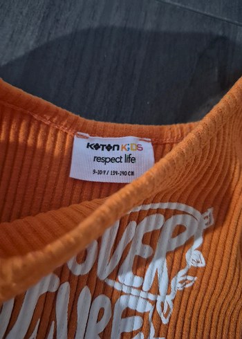 Kızlar İçin Turuncu Askısız Üst ve Siyah Rahat Pantolon - Görsel 3