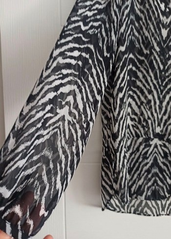 Mango Bohem Gri Zebra Desenli V Yaka Kadın Gömlek