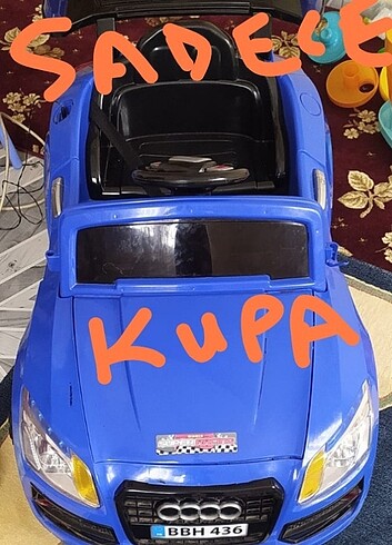 Akülü araba kasası. İç aksam yok