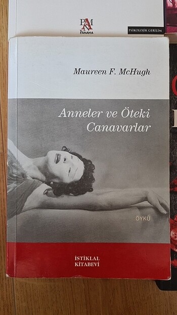 Beden Pahalı Ölüm, Paranoya, Küllerin Günü, Anneler ve Öteki Canavarla