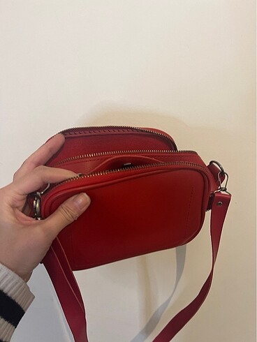 Kırmızı bölmeli çanta