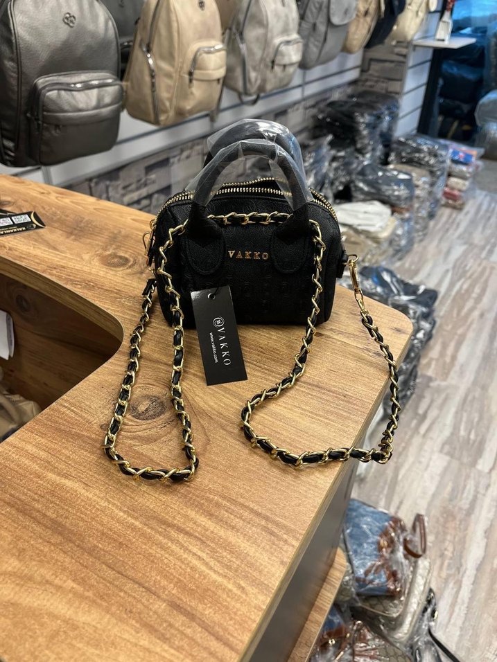 Zincir Detaylı Siyah Yılan Desenli Deri Çanta - Görsel 3