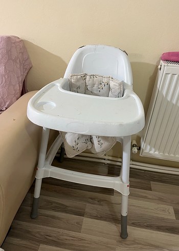 Küçük bi çatlağı var kullanıma engel değil