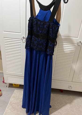 Siyah Dantel Detaylı Mavi Straplez Uzun Elbise bi kere giydim - Görsel 3