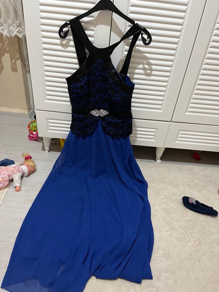 Siyah Dantel Detaylı Mavi Straplez Uzun Elbise bi kere giydim - Görsel 5