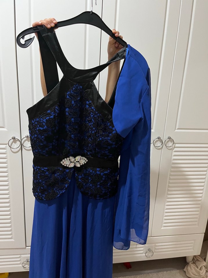 Siyah Dantel Detaylı Mavi Straplez Uzun Elbise bi kere giydim - Görsel 2