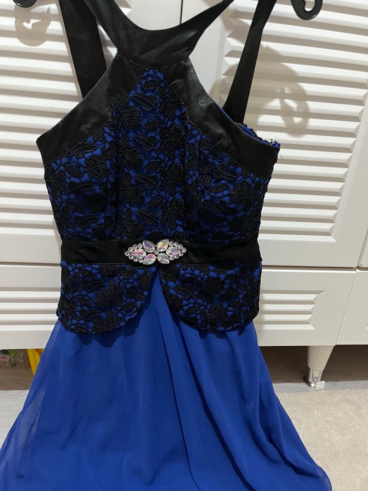 Siyah Dantel Detaylı Mavi Straplez Uzun Elbise bi kere giydim - Görsel 4