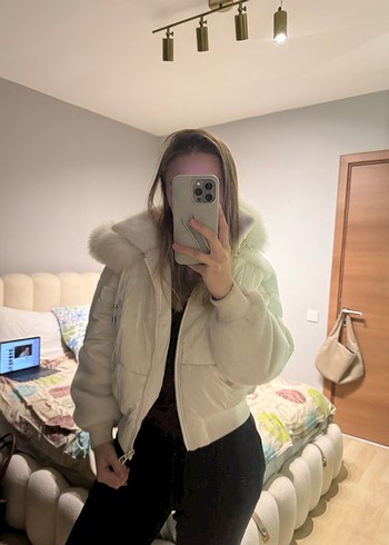 Beyaz Kürk Detaylı Kadın Parlak Mont - Görsel 3