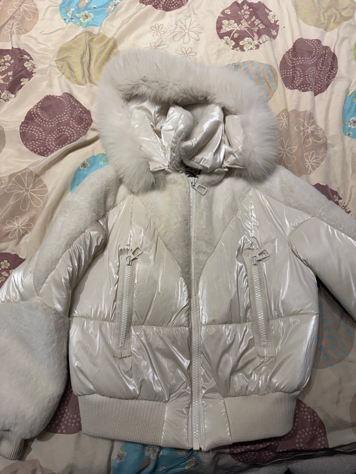 Beyaz Kürk Detaylı Kadın Parlak Mont - Görsel 4