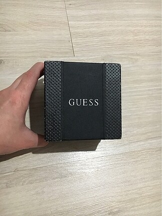 Guess saat kutusu