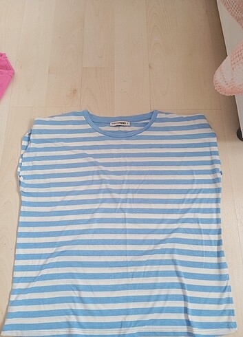 Mavi beyaz çizgili t-shirt