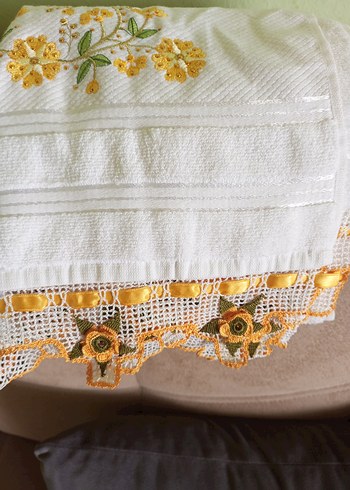 Kenarlari işlemeli havlu - Görsel 5