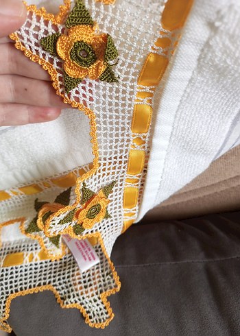 Kenarlari işlemeli havlu - Görsel 4
