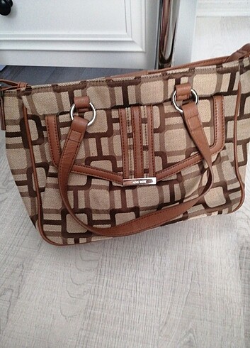 Nine West Nine west