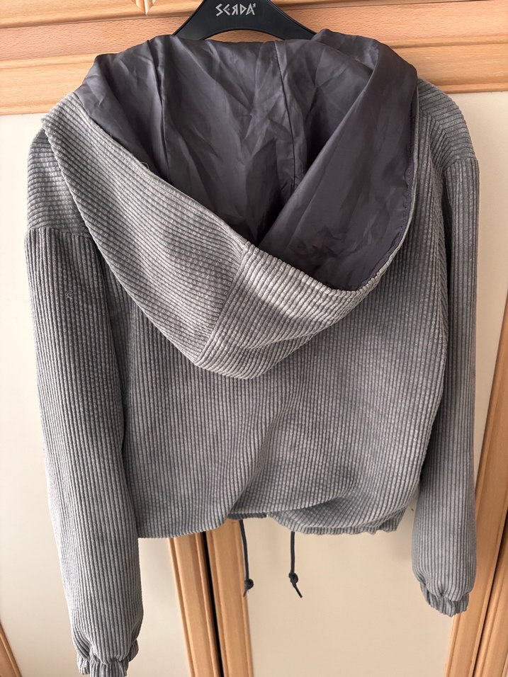 Gri Kapüşonlu Rahat Kesim Kadın Ceket - Görsel 2