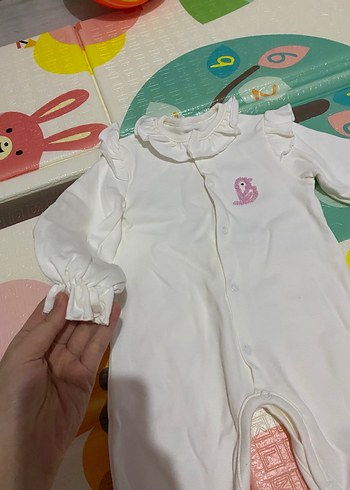 1 Yaş Beden beyaz Renk Nakışlı Fırfırlı Bebek Tulum