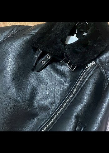 Bershka Siyah Kürklü Mini Deri Biker Ceket