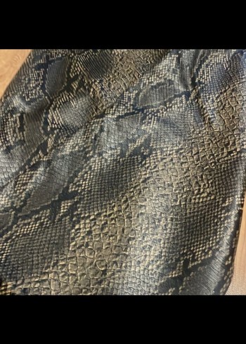 Kahverengi Yılan Desenli Deri Kadın Pantolon - Görsel 4