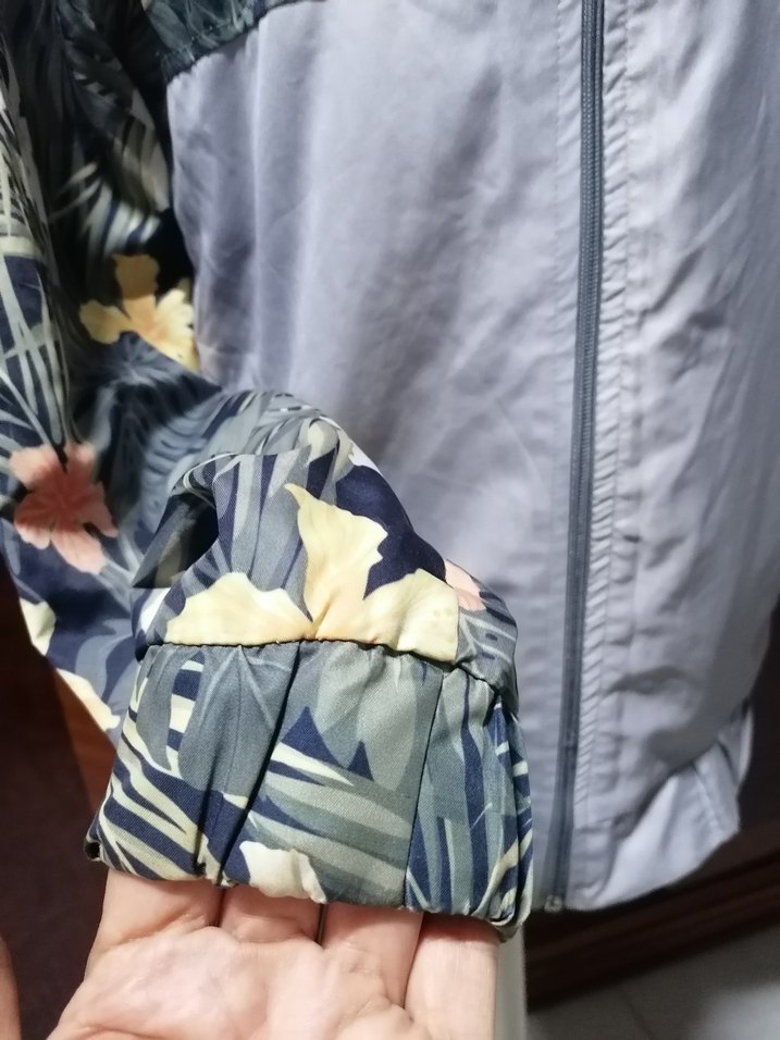 Etro marka  Çiçek Desenli Kapüşonlu ünisex yağmurluk mont - Görsel 4