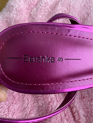 40 Beden pembe Renk Bershka Metalik Topuklu Ayakkabı