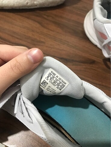 37 Beden gri Renk Adidas spor ayakkabı