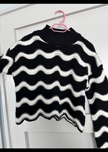 Kadın Siyah Beyaz Dalga Desenli Örgü Az Crop Kazak - Görsel 2