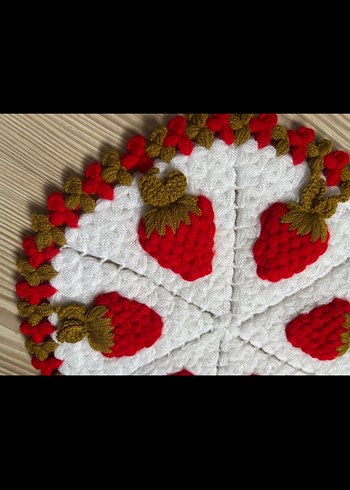 Çilek Motifli El Örgüsü El Emeği LİF - Görsel 2