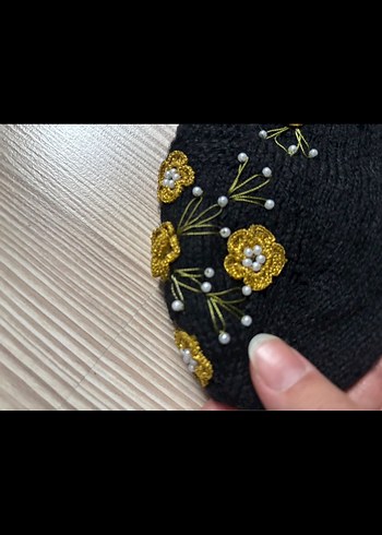 Boncuk ve Gold Çiçek İşlemeli Siyah El Örmesi Patik - Görsel 2