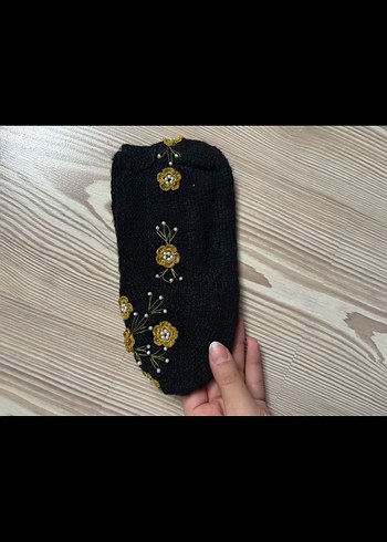 Boncuk ve Gold Çiçek İşlemeli Siyah El Örmesi Patik - Görsel 3