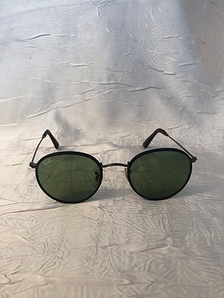 Ray-Ban güneş gözlüğü