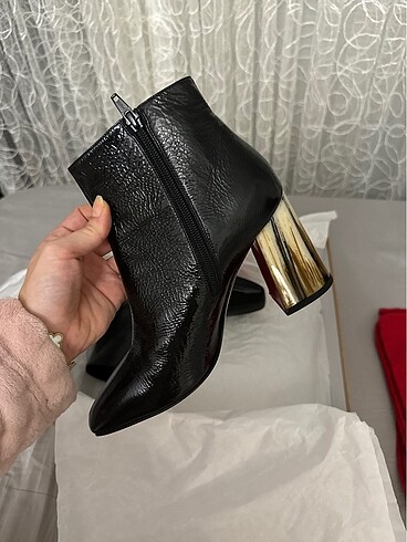 37,5 Beden CHRISTIAN LOUBOUTIN BOT