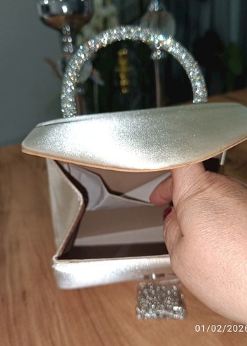 Zincir Detaylı Bej Kadın Portföy Çanta - Görsel 5