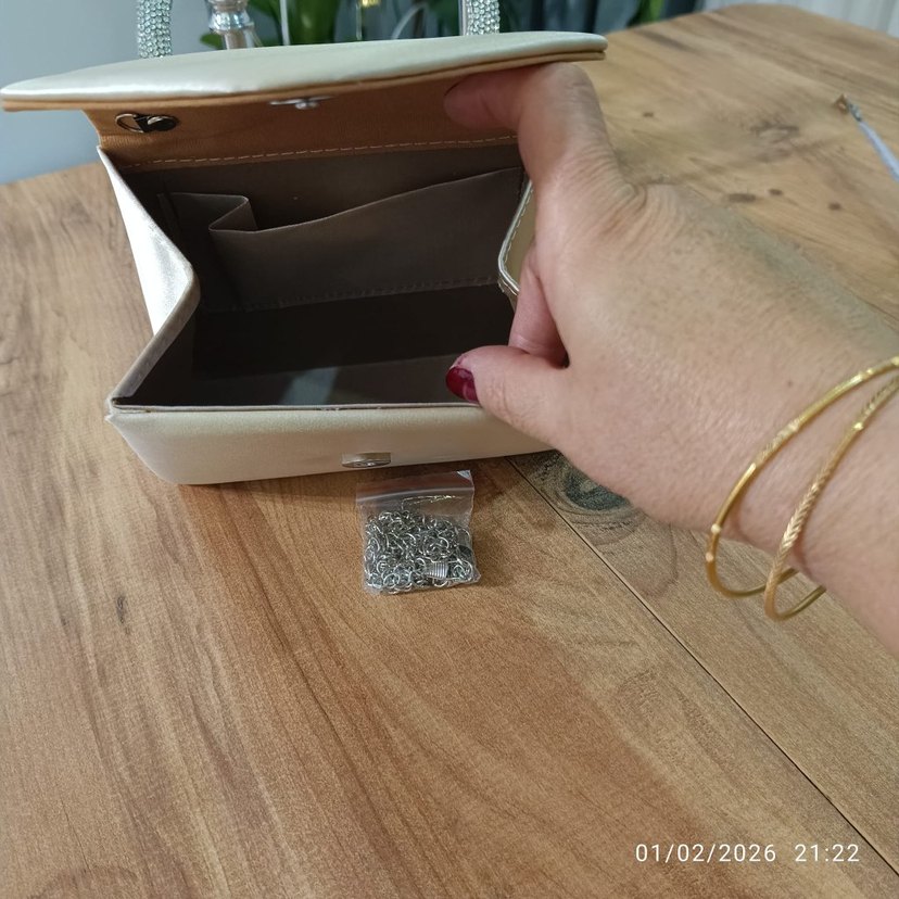 Zincir Detaylı Bej Kadın Portföy Çanta - Görsel 4