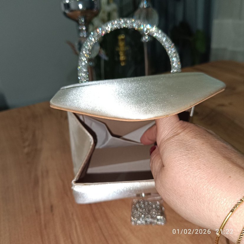 Zincir Detaylı Bej Kadın Portföy Çanta - Görsel 5