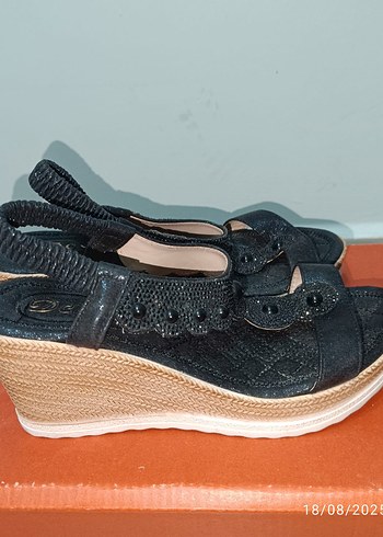 Siyah Dolgu Topuklu Yılan Desenli Kadın Sandalet - Görsel 2