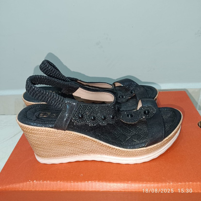 Siyah Dolgu Topuklu Yılan Desenli Kadın Sandalet - Görsel 2