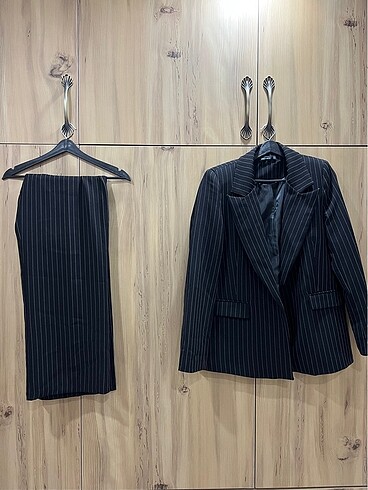 Çizgili blazer takım