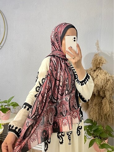 Şal Pembe şeker pembesine yakın etnik desen