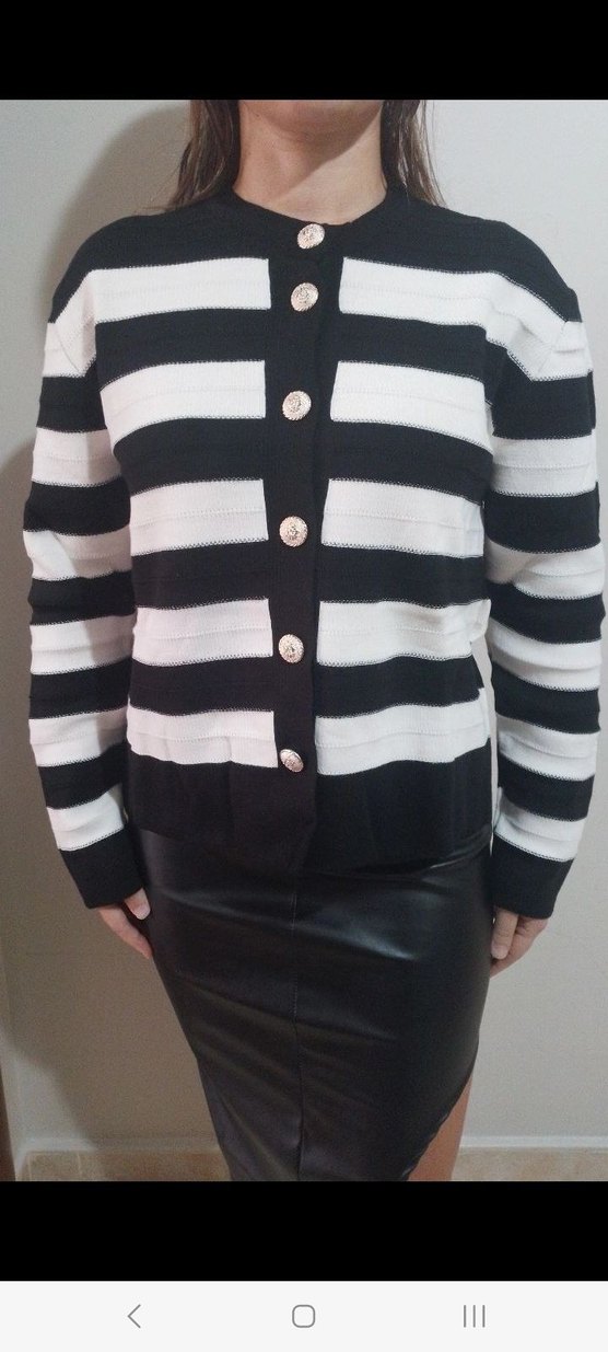 METAL DÜĞMELİ ÇİZGİLİ AKRİLİK HIRKA - Görsel 5